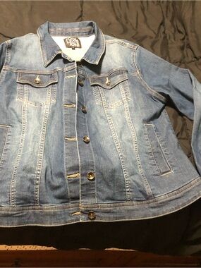 The Collection Debenhams Women’s Iconic Denim Jean  Jacket - Light Blue Size 16